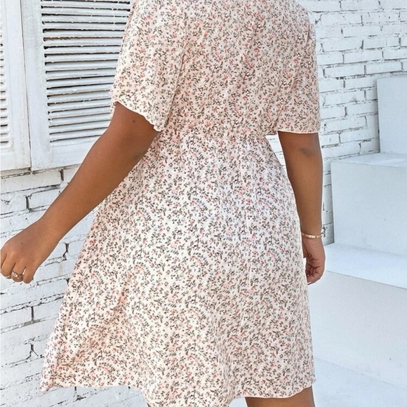 Light pink SHEIN dress. Never worn - Picture 4 of 4